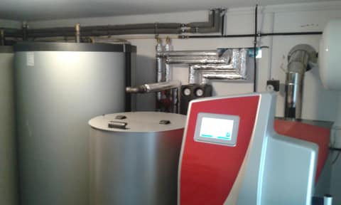 Pelletheizung mit Warmwasserspeicher